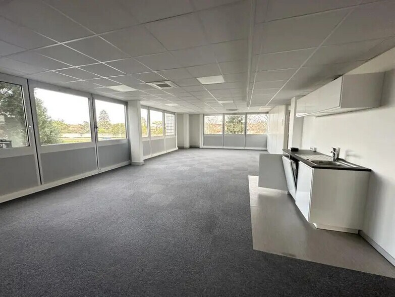 5 Avenue Albert Durand, Blagnac for lease - Interior Photo - Image 1 of 11
