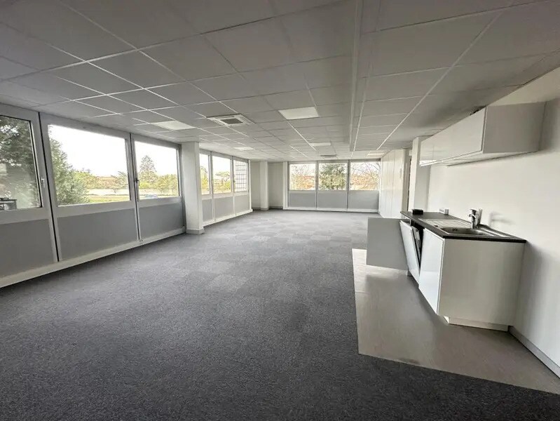 5 Avenue Albert Durand, Blagnac for lease Interior Photo- Image 1 of 12