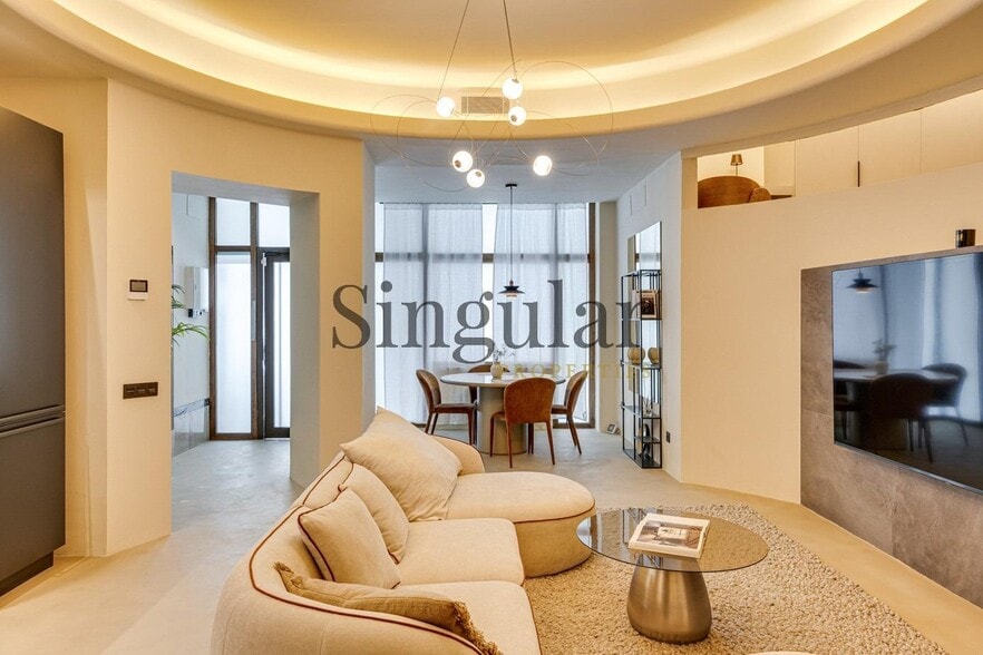Multifamily in Barcelona, Barcelona for sale - Interior Photo - Image 3 of 7
