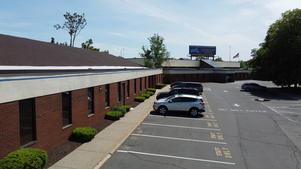 505-583 E Columbus Ave, Springfield, MA à vendre - Photo du bâtiment - Image 2 de 6