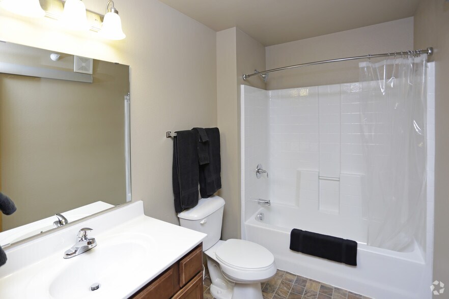 1002 Elm St NE, Tioga, ND for lease - Interior Photo - Image 3 of 62