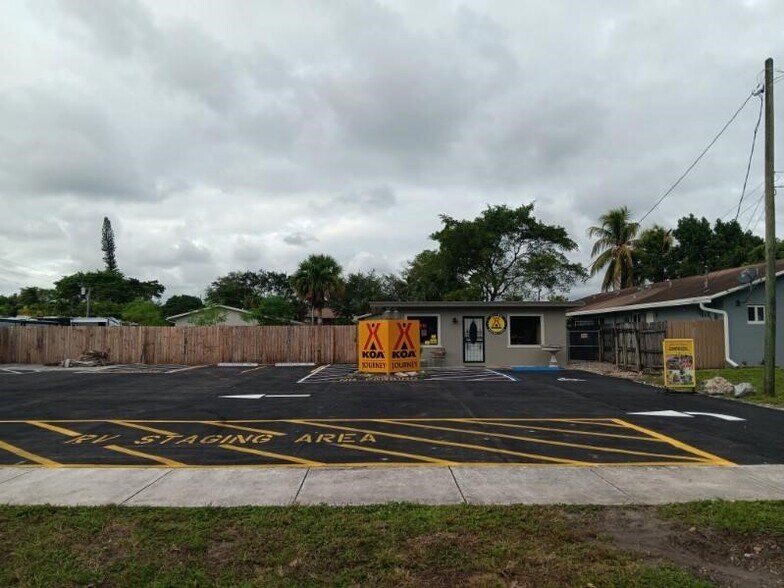 5931 Polk St, Hollywood, FL à vendre - Photo du bâtiment - Image 3 de 6