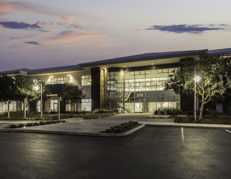 230 W Tasman Dr, San Jose, CA for lease - Building Photo - Image 1 of 15