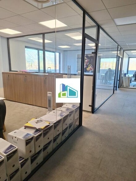 Office in Aubagne for lease - Building Photo - Image 2 of 8