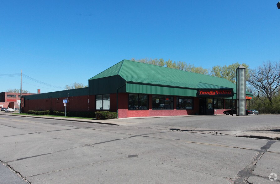 8-10 W Madison St, Eau Claire, WI for lease - Building Photo - Image 2 of 3