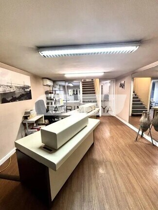 Plus de détails pour Multi-résidentiel à vendre