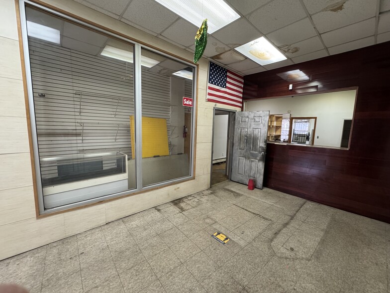 178-22 Jamaica Ave, Jamaica, NY for lease - Interior Photo - Image 3 of 7
