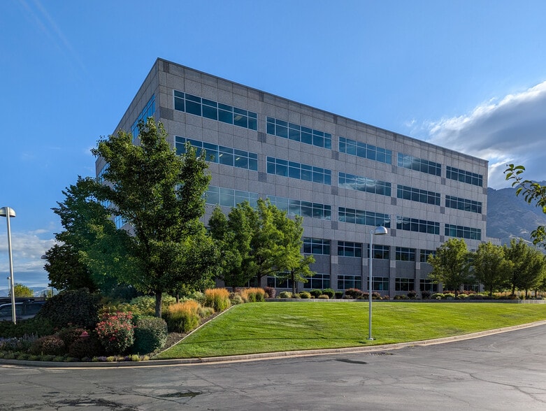 2825 E Cottonwood Pky, Salt Lake City, UT à louer - Photo du bâtiment - Image 2 de 16
