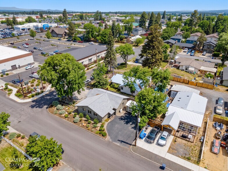 204 NE 4th St, Bend, OR à vendre - Photo du bâtiment - Image 2 de 17