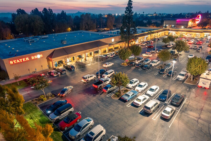 2082-2098 Foothill Blvd, La Verne, CA à louer - Photo du bâtiment - Image 3 de 10