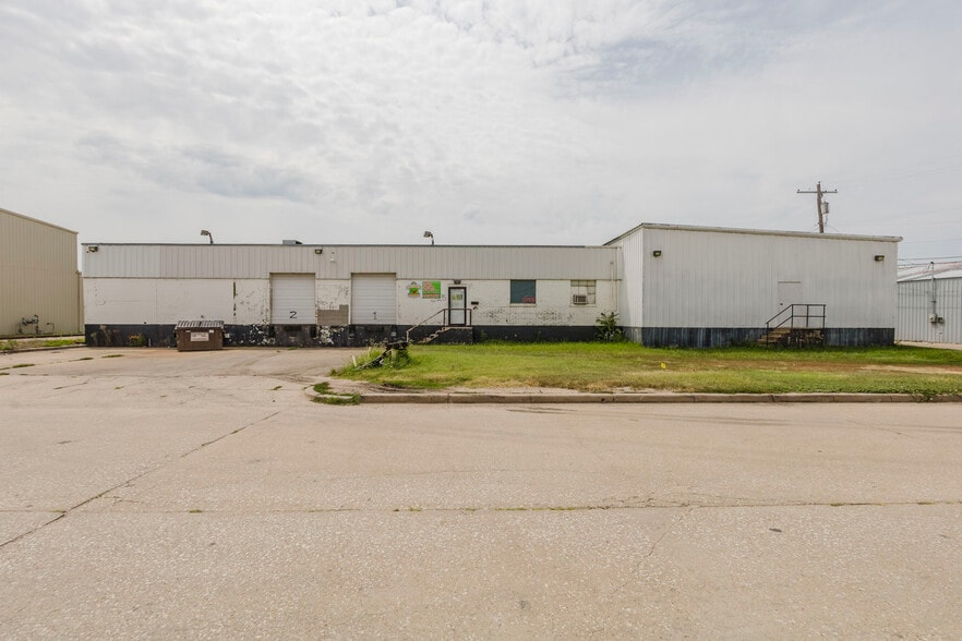 925 E 19th St, Wichita, KS à vendre - Photo du bâtiment - Image 3 de 85