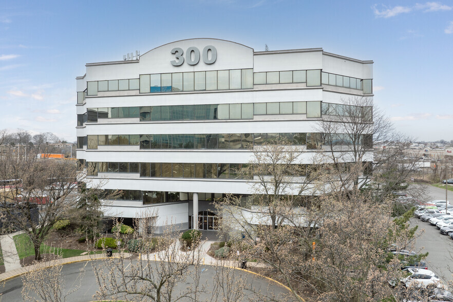 300 Harmon Meadow Blvd, Secaucus, NJ for lease - Building Photo - Image 2 of 6