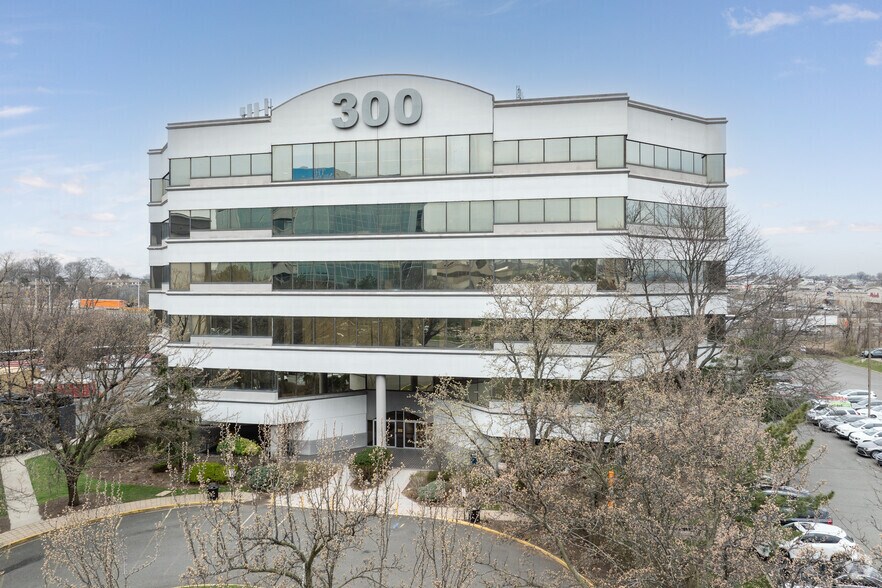 300 Harmon Meadow Blvd, Secaucus, NJ à louer - Photo du bâtiment - Image 3 de 6