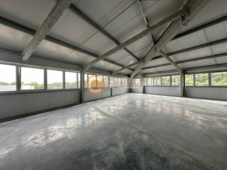 Office in Carbon-Blanc for sale - Interior Photo - Image 3 of 3