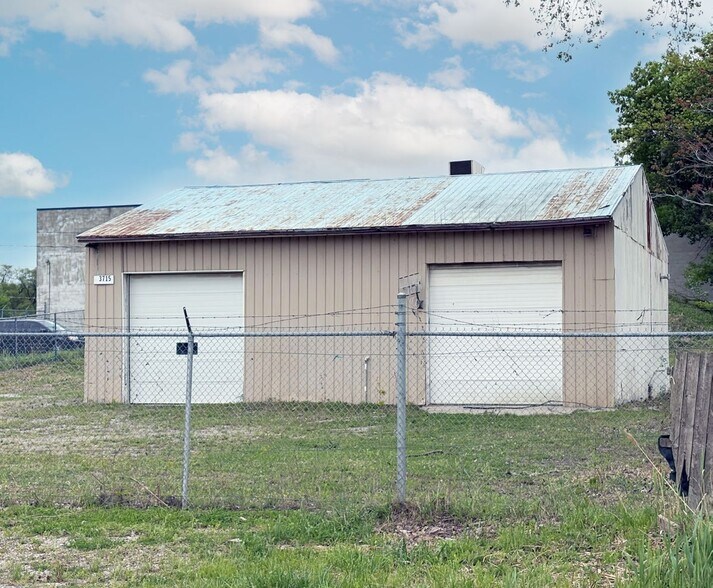 3715 Russell St, Windsor, ON à vendre - Photo du bâtiment - Image 2 de 3