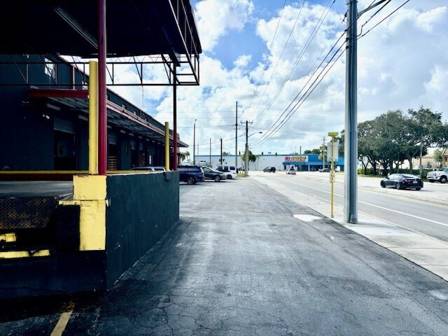 5950 Angler's Ave, Dania Beach, FL à louer - Photo du bâtiment - Image 2 de 3
