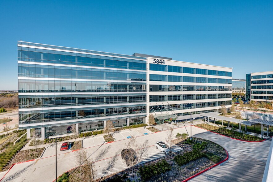 6160 Warren Pky, Frisco, TX à louer - Photo du bâtiment - Image 2 de 17