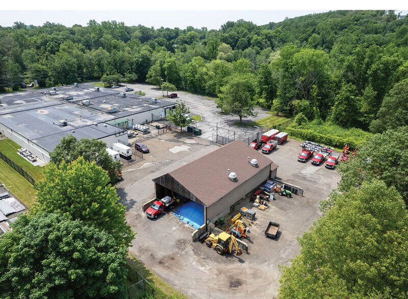 55 Old Ridgebury Rd, Danbury, CT à vendre - Photo du bâtiment - Image 3 de 7