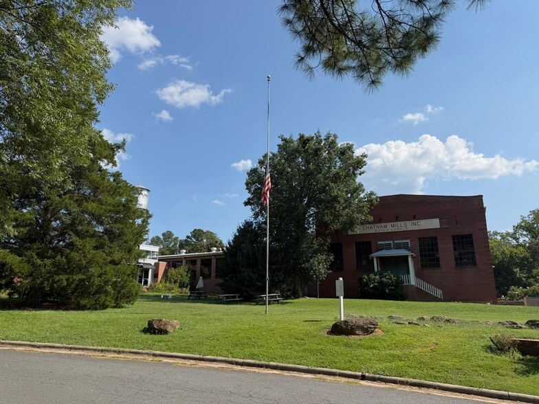 480 Hillsboro St, Pittsboro, NC for lease - Building Photo - Image 3 of 8