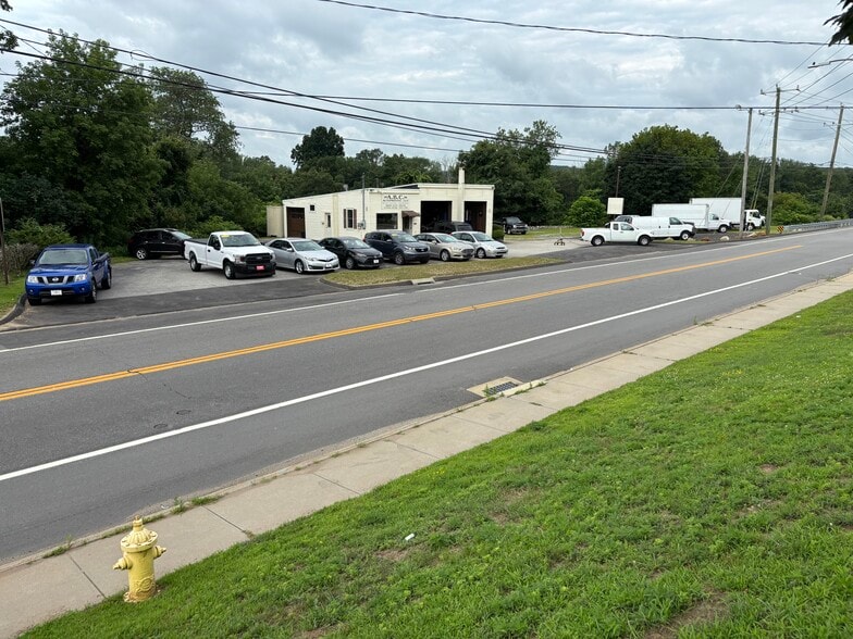 114 Columbia Ave, Willimantic, CT for lease - Building Photo - Image 2 of 6