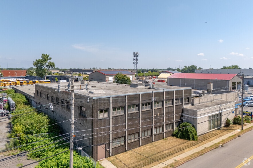 60 Dingens St, Buffalo, NY à louer - Photo du bâtiment - Image 3 de 6