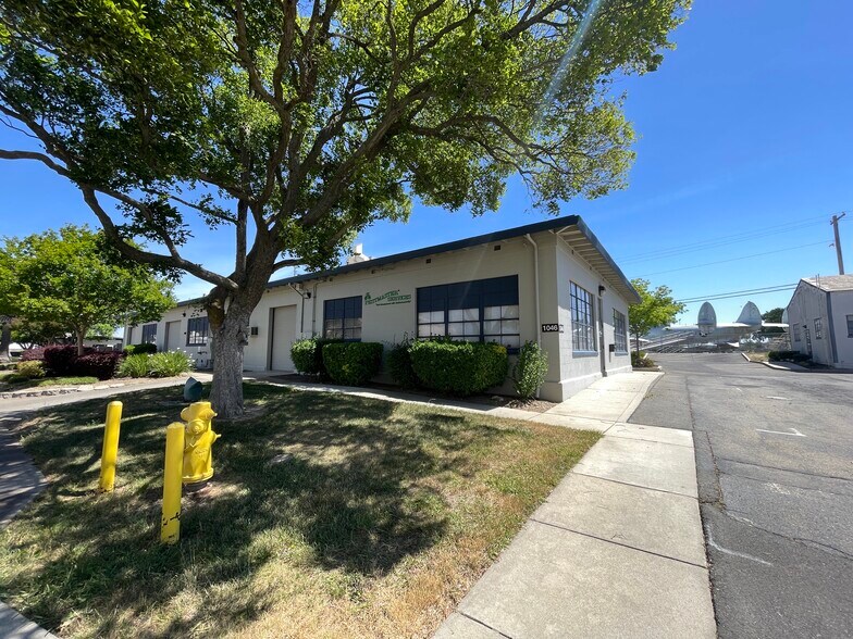 5910 Price Ave, Mcclellan, CA à louer - Photo du bâtiment - Image 2 de 4