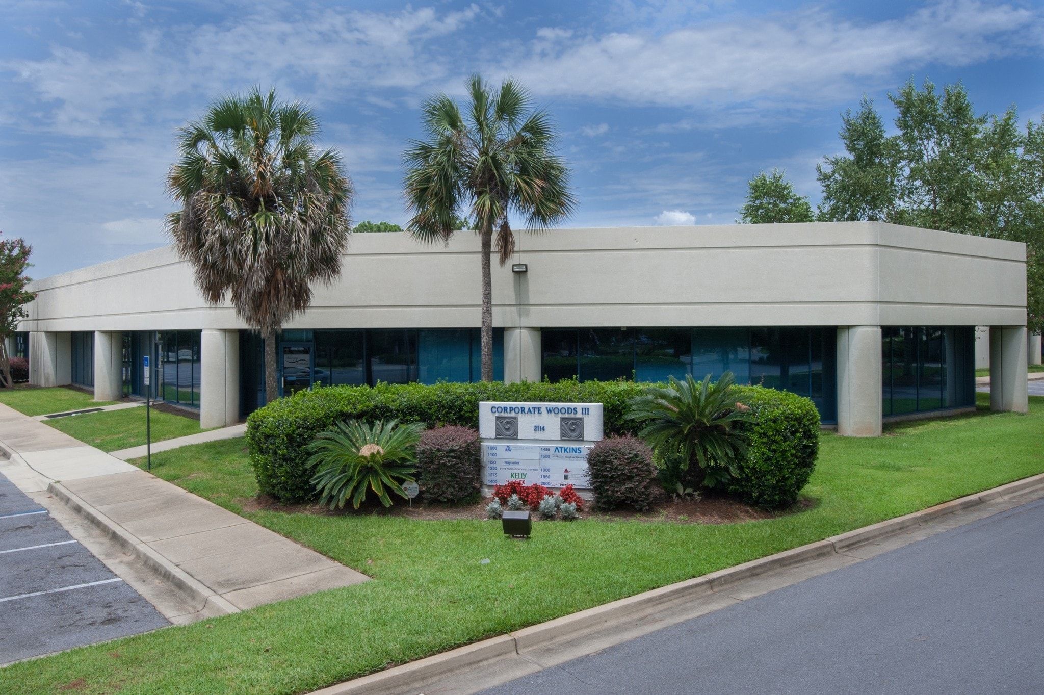 2114 Airport Blvd, Pensacola, FL for lease Primary Photo- Image 1 of 20