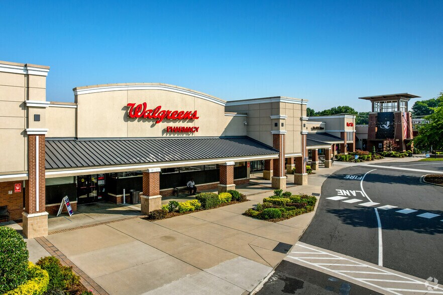 8400-8538 Park Rd, Charlotte, NC for lease - Building Photo - Image 1 of 14