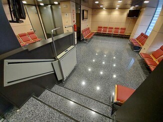 Plus de détails pour Multi-résidentiel à vendre