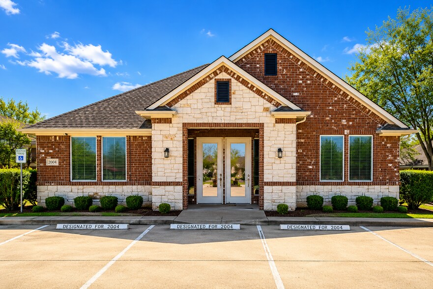 2004 Bedford Rd, Bedford, TX for lease - Building Photo - Image 1 of 8