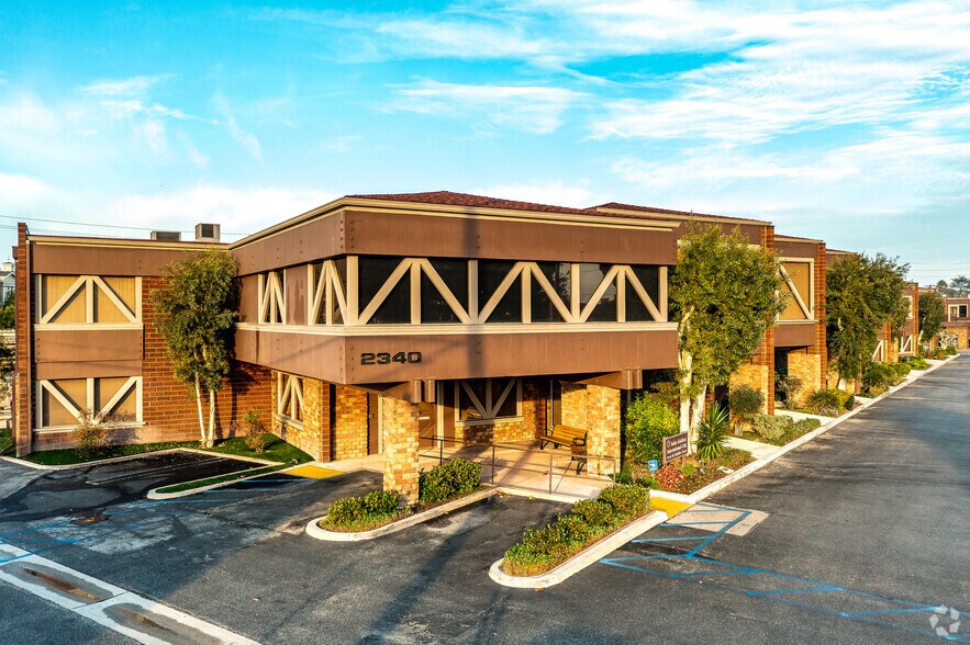 2340 Plaza Del Amo, Torrance, CA à louer - Photo du bâtiment - Image 1 de 4