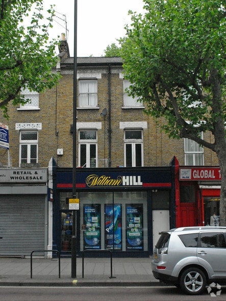 60 Shepherds Bush Rd, Londres à louer - Photo du bâtiment - Image 2 de 4