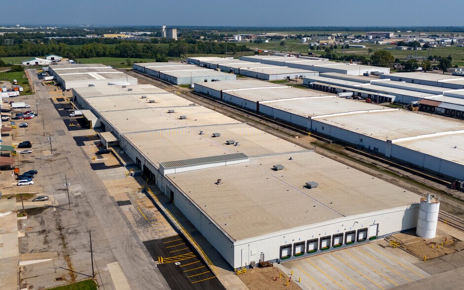 Forbes Industrial Park portefeuille de 3 propriétés à vendre sur LoopNet.ca - Photo du bâtiment - Image 3 de 6