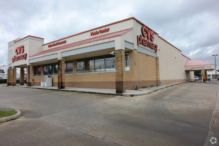 2110 N Frazier St, Conroe, TX à louer - Photo du bâtiment - Image 3 de 4