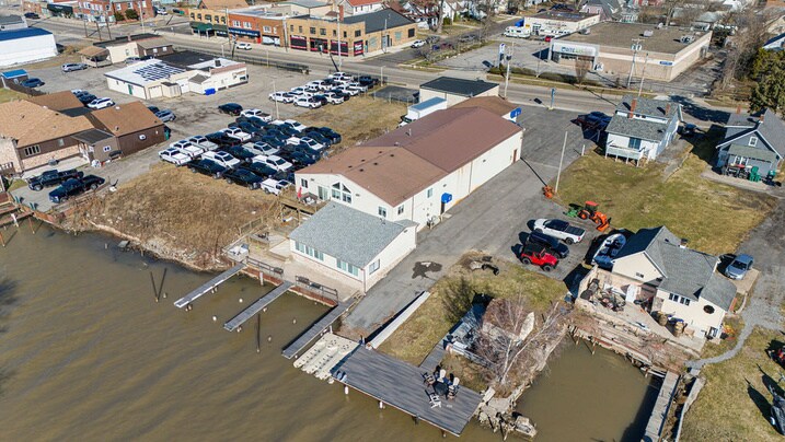 7813 Buffalo Ave, Niagara Falls, NY à vendre - Photo du bâtiment - Image 3 de 19