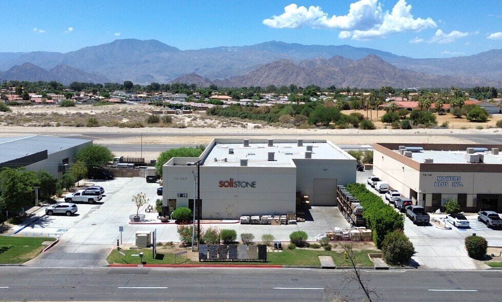 79225 Country Club Dr, Bermuda Dunes, CA à vendre - Photo du bâtiment - Image 1 de 1