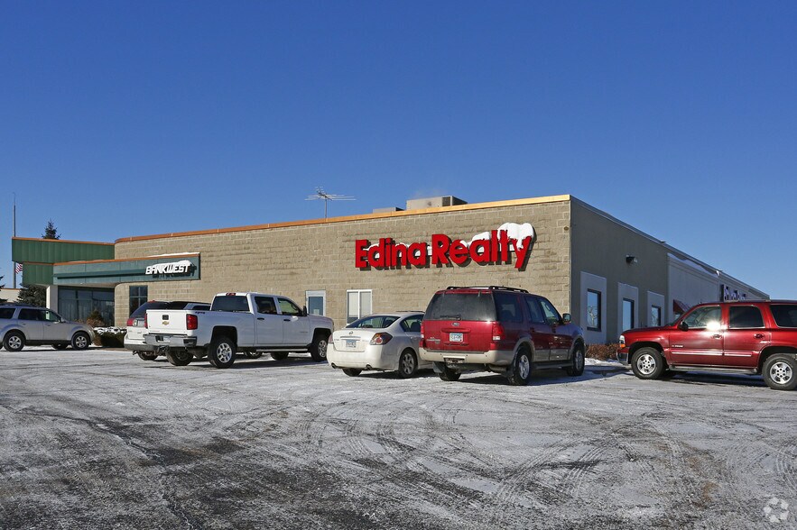 311 10th Ave S, Buffalo, MN à louer - Photo du bâtiment - Image 2 de 4