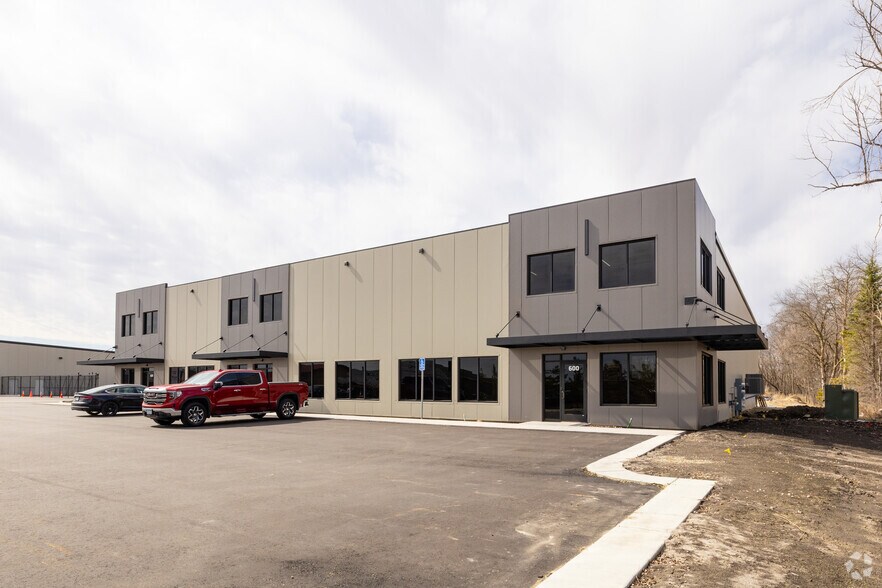 1985 County Road 90, Maple Plain, MN à louer - Photo du bâtiment - Image 3 de 4