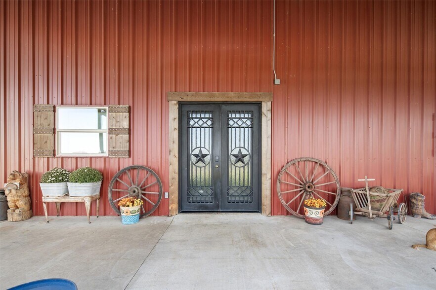 1050 County Road 5025, Leonard, TX à vendre - Photo du bâtiment - Image 2 de 40