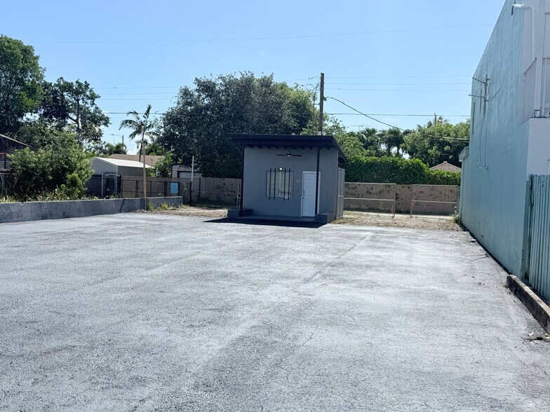620 Dixie Highway Hwy, Lake Worth Beach, FL à louer - Photo du bâtiment - Image 3 de 5