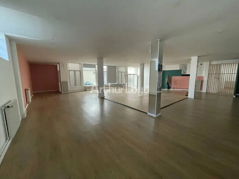 Retail in Reims for lease - Building Photo - Image 2 of 5