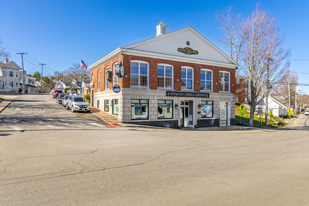 4 Townsend Ave, Boothbay Harbor, ME for sale Primary Photo- Image 1 of 50