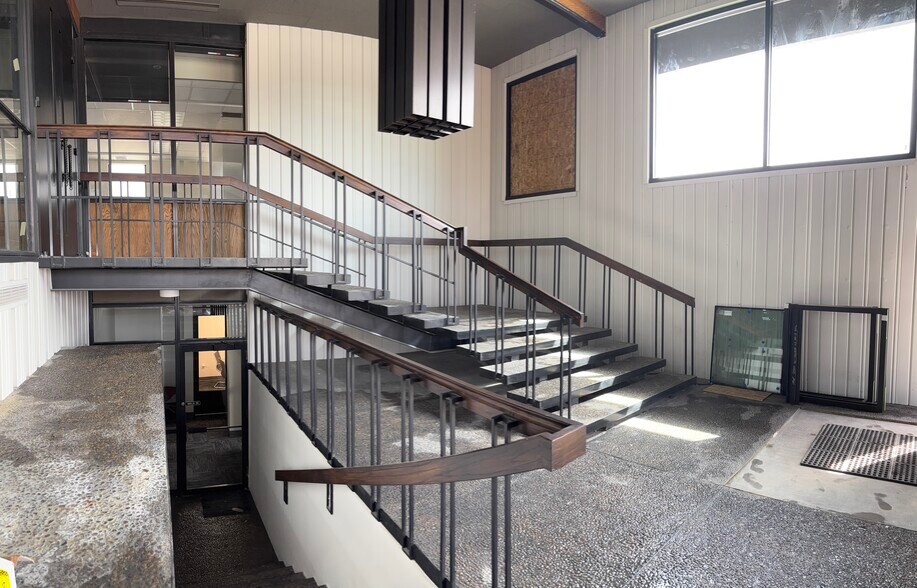 115 N Geneva Rd, Vineyard, UT à louer - Photo du bâtiment - Image 2 de 12