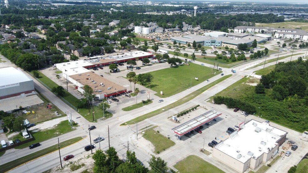 1050 W Rankin Rd, Houston, TX à louer - Photo du bâtiment - Image 3 de 5