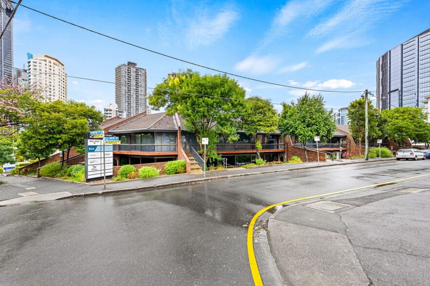 220 Boundary St, Spring Hill à louer - Photo du bâtiment - Image 1 de 3