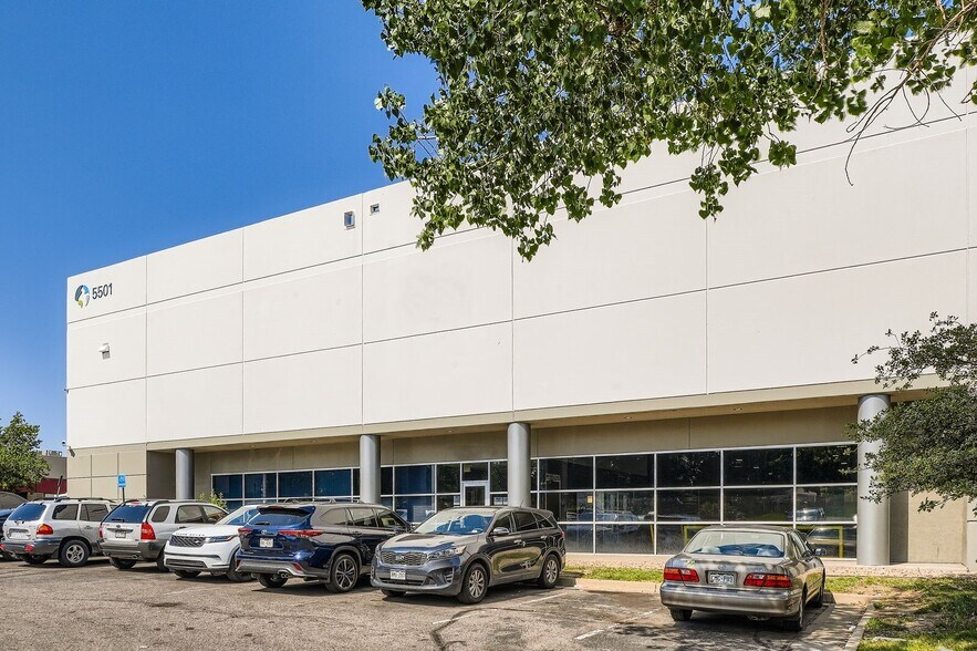 5501 Peoria St, Denver, CO à louer - Photo du bâtiment - Image 3 de 4