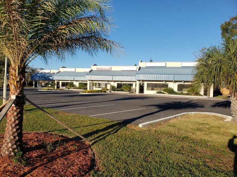 900-914 Dixon Blvd, Cocoa, FL à louer - Photo du bâtiment - Image 2 de 6