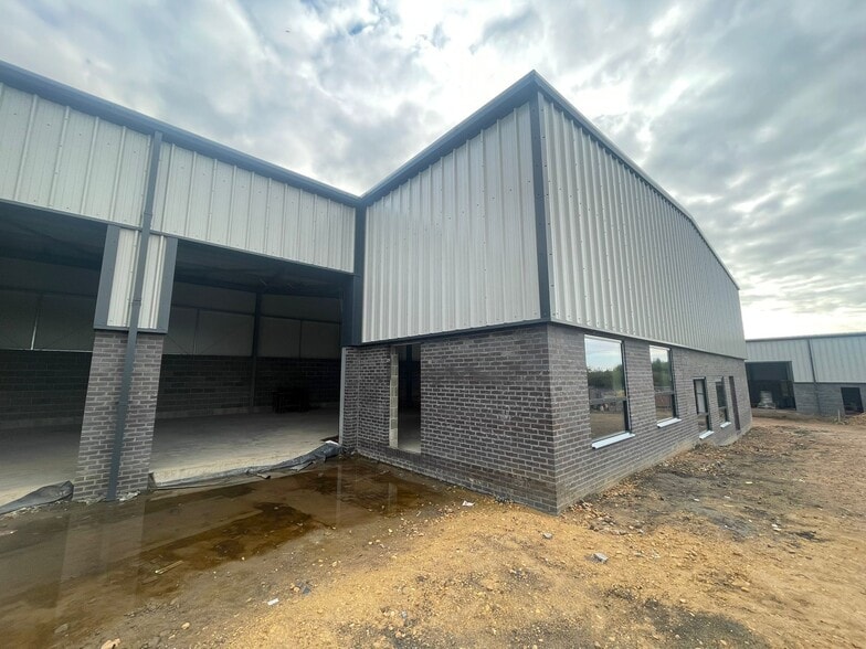 Hyde Park, Doncaster for lease - Building Photo - Image 2 of 7