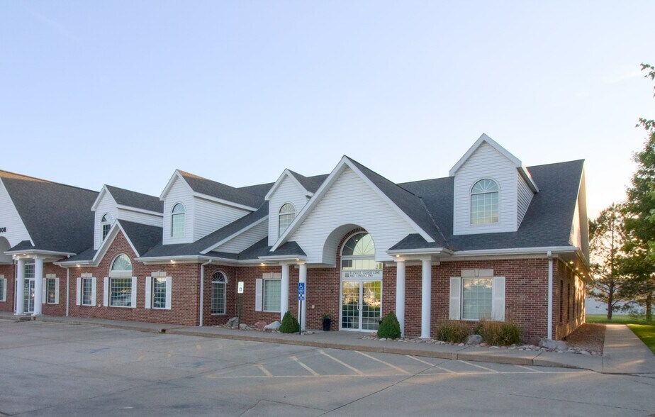 5308 Parklane Pl, Kearney, NE à vendre - Photo du bâtiment - Image 1 de 33