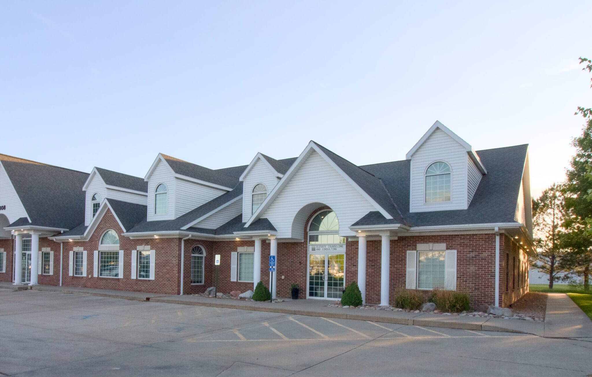 5308 Parklane Pl, Kearney, NE à vendre Photo du bâtiment- Image 1 de 34